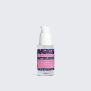 Image en studio du flacon de Fraîcheur Céleste de Rose & Jules, un boost double hydratation, vegan et naturel, conçu pour revitaliser et hydrater intensément la peau.